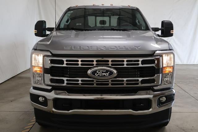 2027 Ford Super Duty F-350 SRW XLT