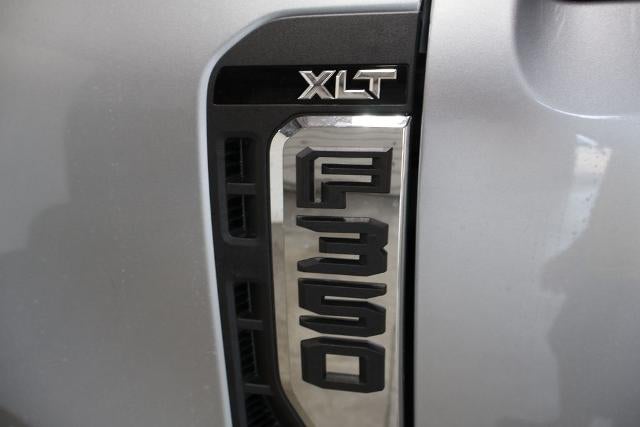 2027 Ford Super Duty F-350 SRW XLT