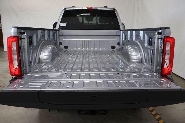 2027 Ford Super Duty F-350 SRW XLT