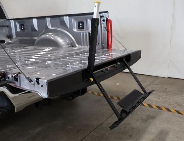 2027 Ford Super Duty F-350 SRW XLT
