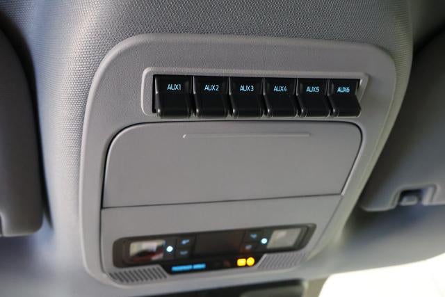 2027 Ford Super Duty F-350 SRW XLT