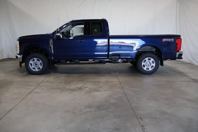 2027 Ford Super Duty F-350 SRW XLT