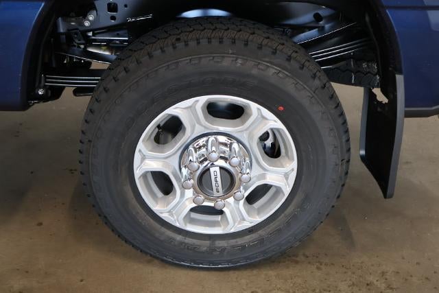 2027 Ford Super Duty F-350 SRW XLT