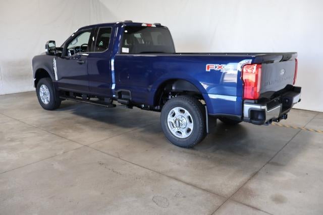2027 Ford Super Duty F-350 SRW XLT