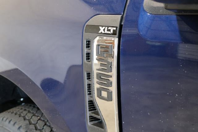 2027 Ford Super Duty F-350 SRW XLT