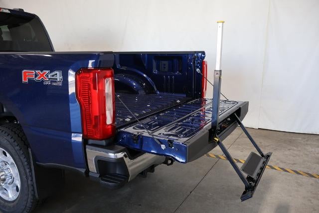 2027 Ford Super Duty F-350 SRW XLT