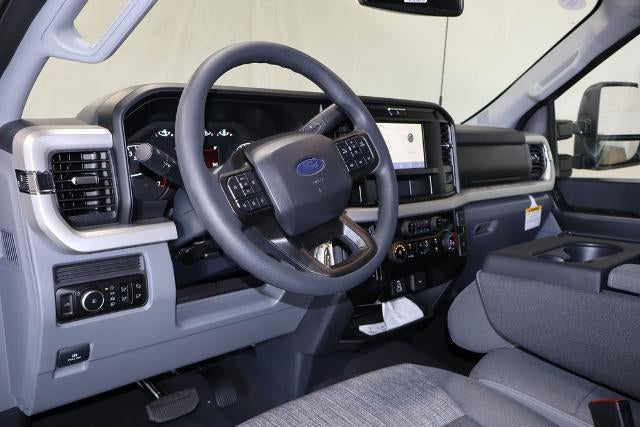 2027 Ford Super Duty F-350 SRW XLT