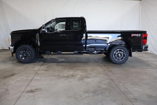 2027 Ford Super Duty F-350 SRW XLT