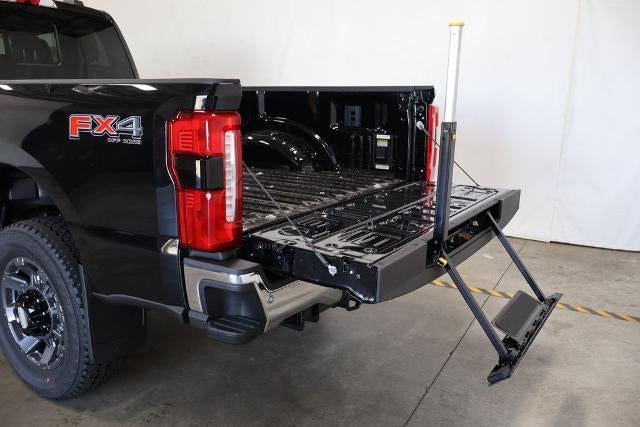 2027 Ford Super Duty F-350 SRW XLT