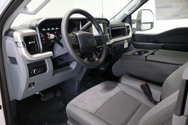 2027 Ford Super Duty F-350 SRW XLT