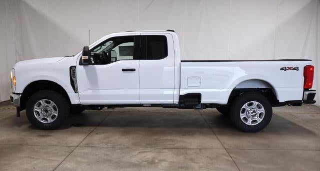 2027 Ford Super Duty F-350 SRW XLT
