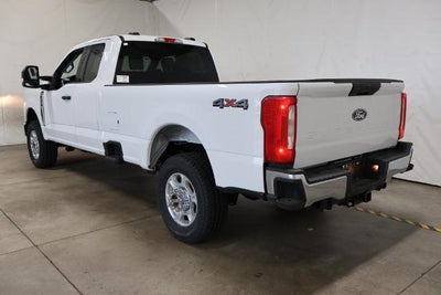 2027 Ford Super Duty F-350 SRW XLT