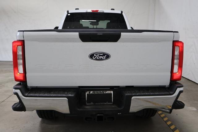 2027 Ford Super Duty F-350 SRW XLT