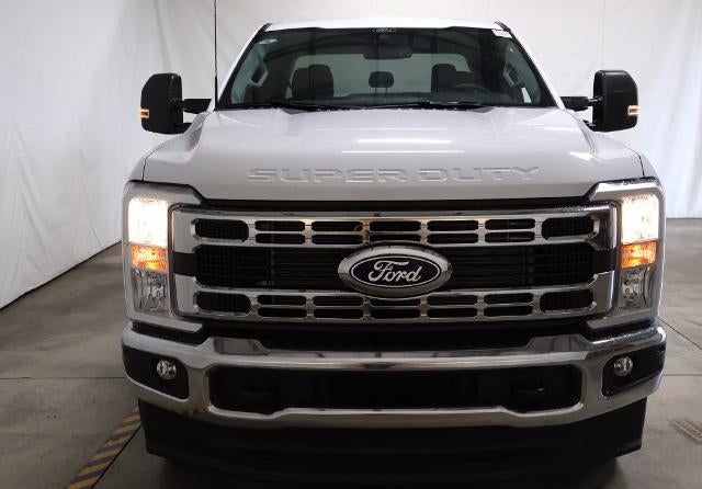2027 Ford Super Duty F-350 SRW XLT