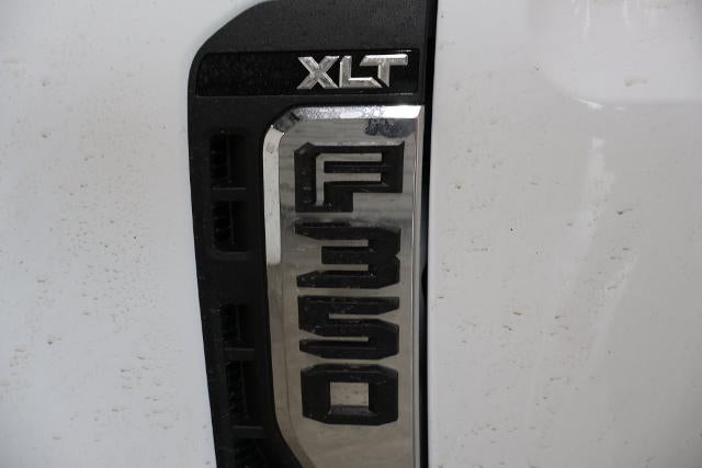 2027 Ford Super Duty F-350 SRW XLT