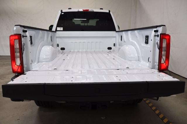 2027 Ford Super Duty F-350 SRW XLT
