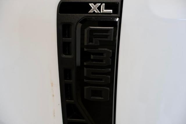 2027 Ford Super Duty F-350 SRW XL