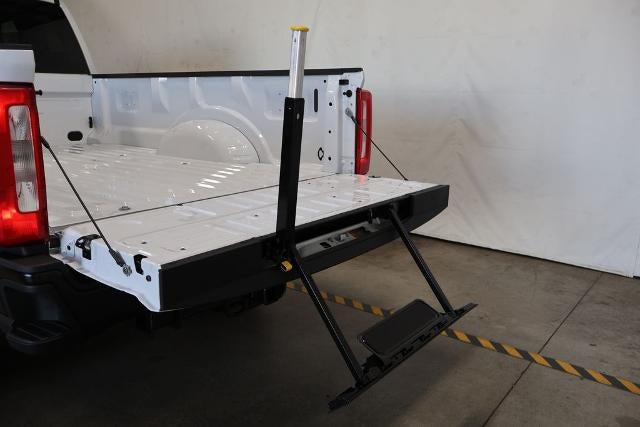 2027 Ford Super Duty F-350 SRW XL