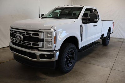 2027 Ford Super Duty F-350 SRW XLT