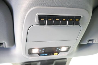 2027 Ford Super Duty F-350 SRW XLT
