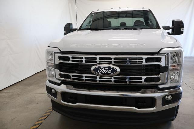 2027 Ford Super Duty F-350 SRW XLT