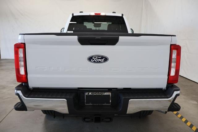2027 Ford Super Duty F-350 SRW XLT