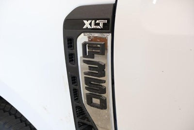 2027 Ford Super Duty F-350 SRW XLT