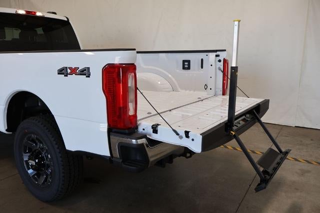 2027 Ford Super Duty F-350 SRW XLT