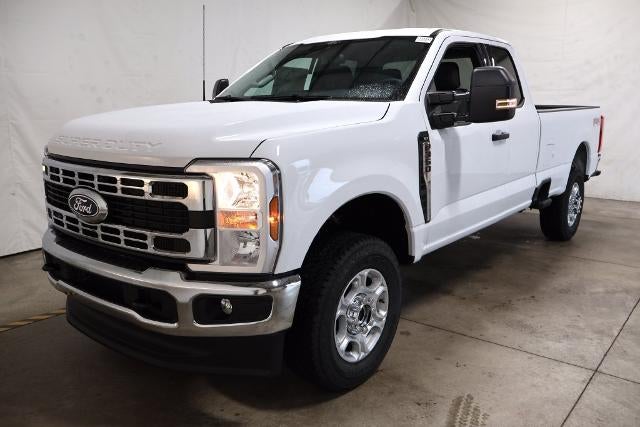2027 Ford Super Duty F-350 SRW XLT