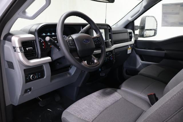 2027 Ford Super Duty F-350 SRW XLT