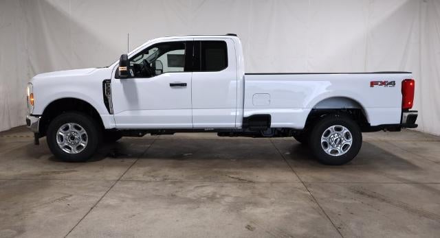 2027 Ford Super Duty F-350 SRW XLT