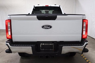 2027 Ford Super Duty F-350 SRW XLT