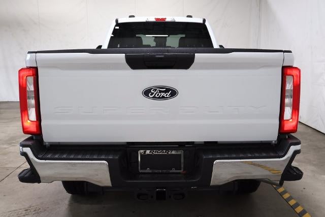 2027 Ford Super Duty F-350 SRW XLT