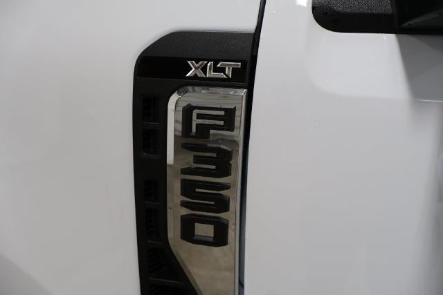 2027 Ford Super Duty F-350 SRW XLT