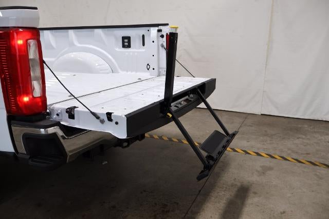2027 Ford Super Duty F-350 SRW XLT