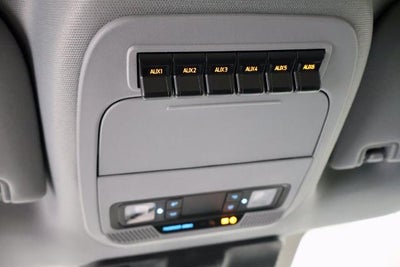 2027 Ford Super Duty F-350 SRW XLT