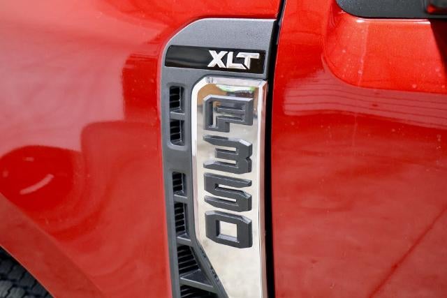 2027 Ford Super Duty F-350 SRW XLT