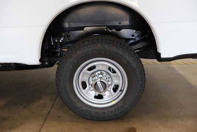 2027 Ford Super Duty F-350 SRW XL