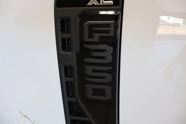 2027 Ford Super Duty F-350 SRW XL