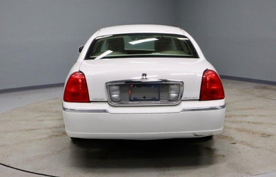 2011 Lincoln Town Car Signature Limited