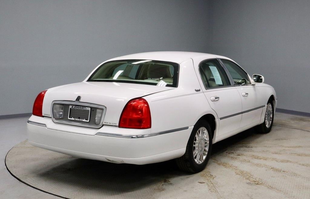 2011 Lincoln Town Car Signature Limited