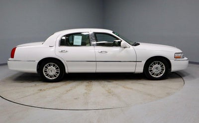 2011 Lincoln Town Car Signature Limited