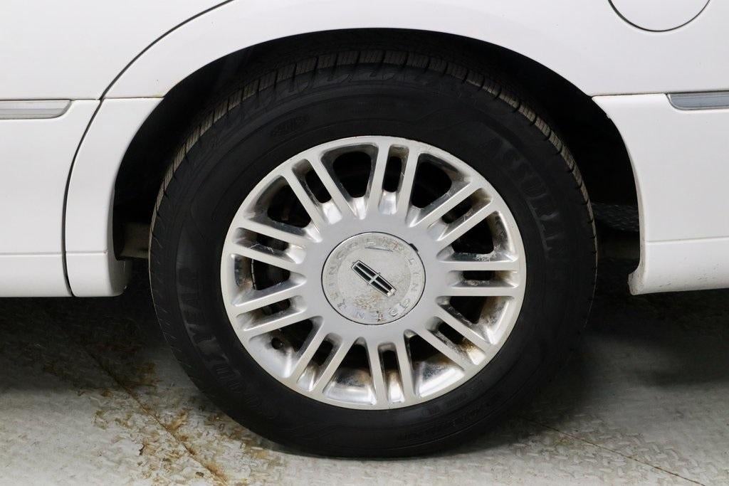 2011 Lincoln Town Car Signature Limited