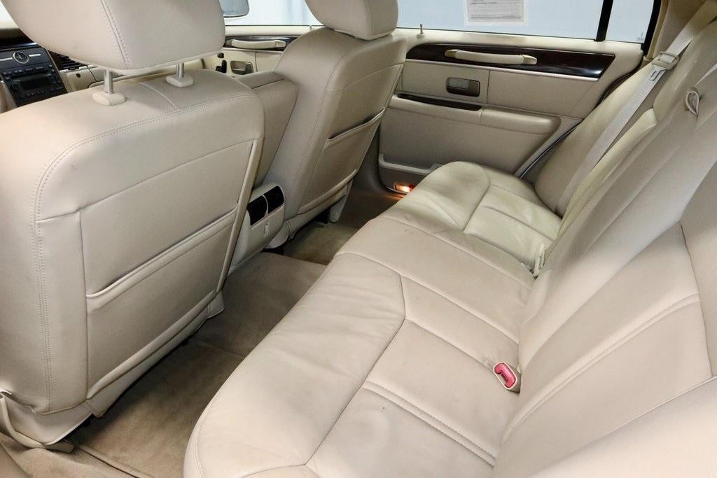 2011 Lincoln Town Car Signature Limited
