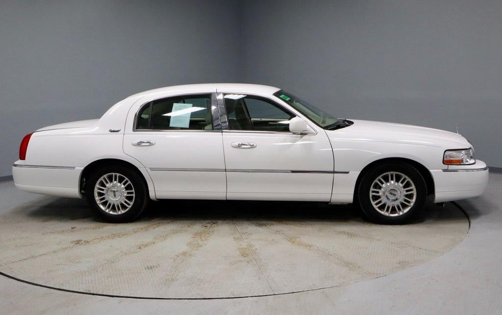 2011 Lincoln Town Car Signature Limited