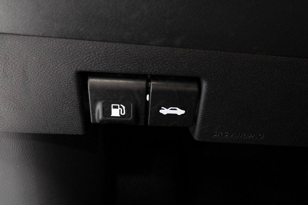 2023 Nissan Versa SR