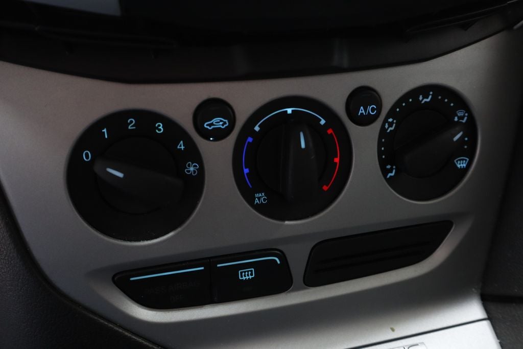 2014 Ford Focus 4dr Sdn SE