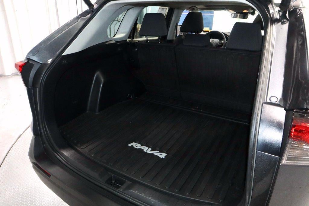 2020 Toyota RAV4 XLE AWD (Natl)