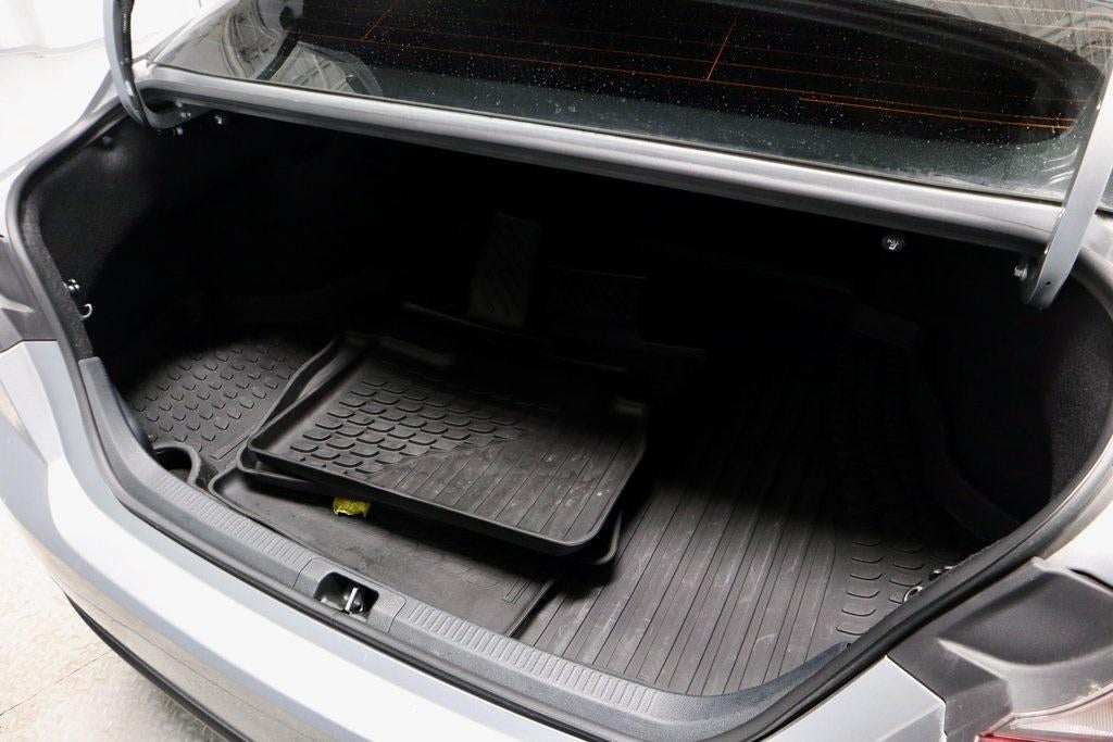 2025 Toyota Camry LE (SE)