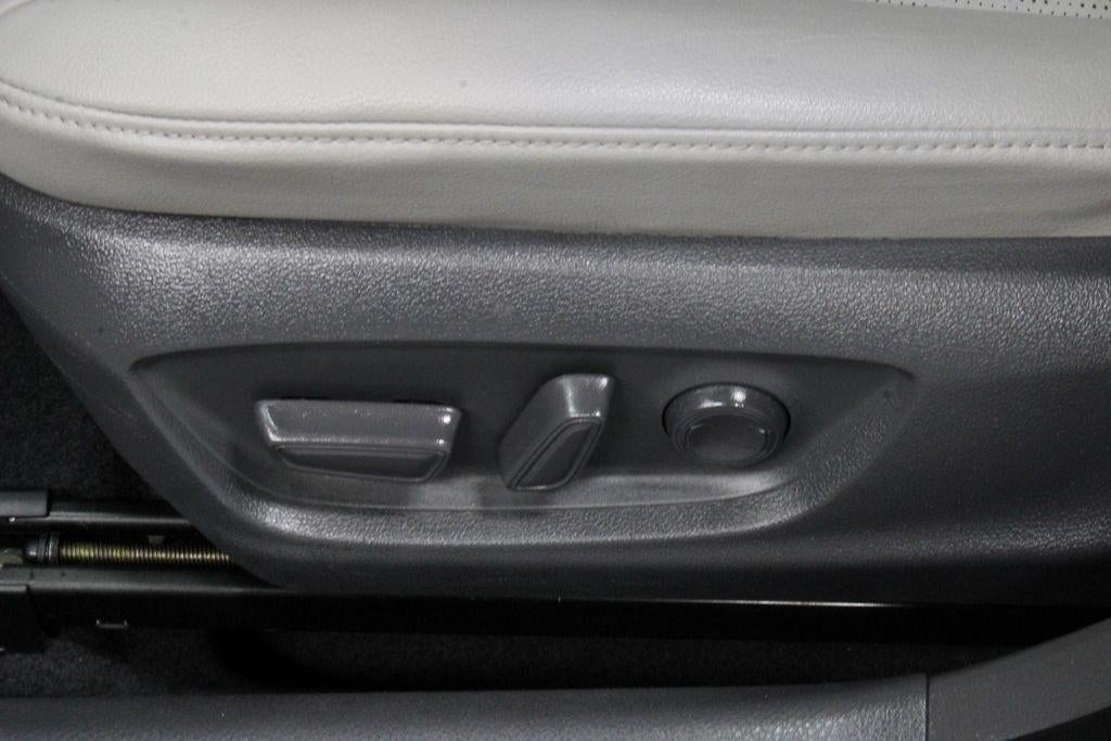 2020 Toyota Camry XSE Auto (Natl)